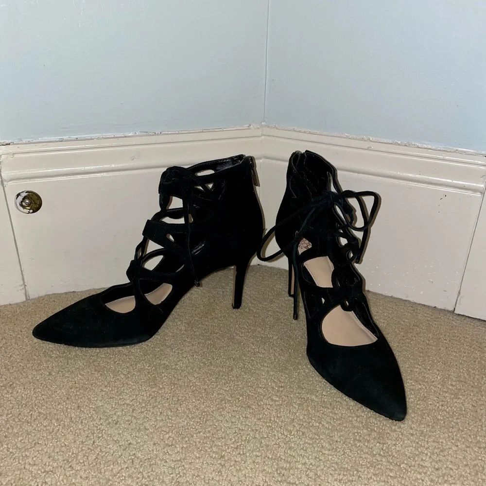 Vince Camuto Black Suede point toe pumps/heels - Picture 2 of 6